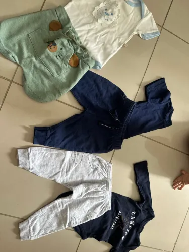Vendo 3 conjuntos menino 6 meses