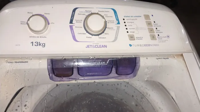 Vendo máquina de lavar 13 kilos automática FUNCIONANDO TODAS funções