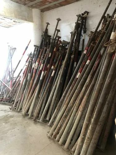 Locação de escoras metálicas reguláveis 