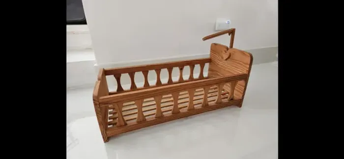 Berço de madeira para boneca