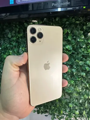 iPhone 11 Pro Max gold