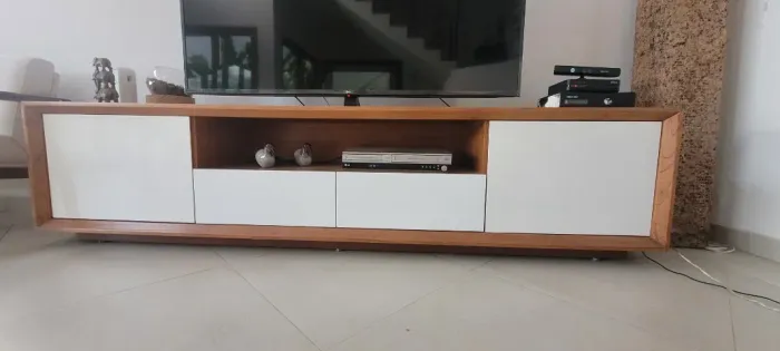 Rack luxo para TVs grandes
