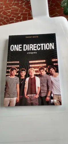 Livro One Direction biografia.