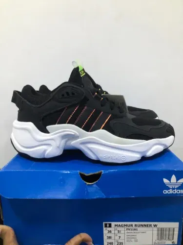 Tênis adidas Magmur