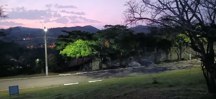 Terreno de 1.140m² chácara no CONDOMINIO ALTOS DO CATAGUÁ Leve ACLIVE de 450mil por 320mil