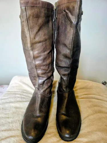 Bota montador, marrom, couro legítimo, forrada com tecido lindo, nova, No saco da marca.