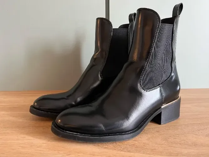 Bota com Placa (Zara) - Perfeito estado.