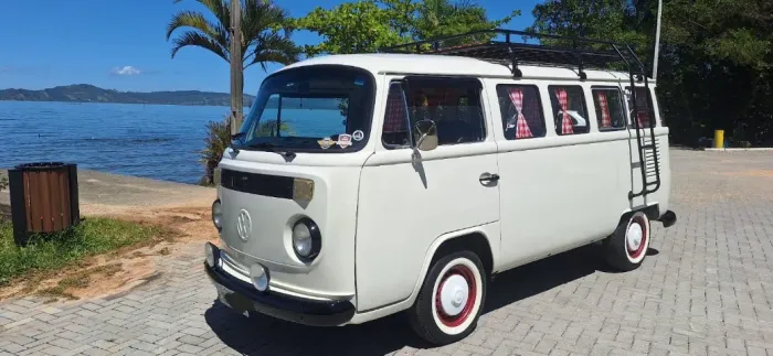 Volkswagen Kombi Standard/ Luxo/ Serie Prata 1990