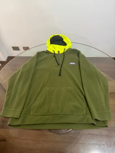 Casaco High Verde com Capuz Amarelo