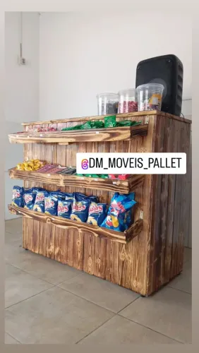 Balcão caixa com expositores doces pallet rústico 