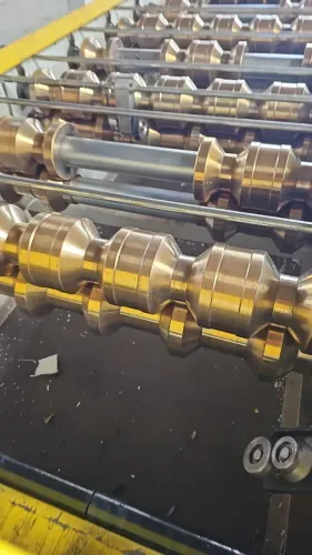 Perfiladeira de telhas Tr 40/980