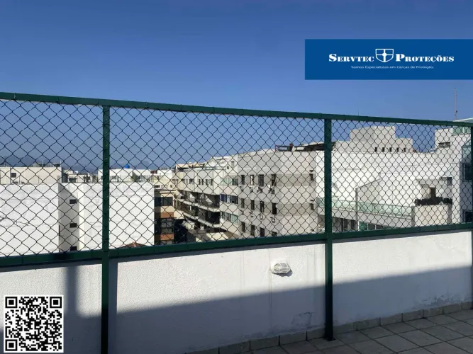 Instalação de Guarda-Corpo em Alambrado em cobertura de apartamento.