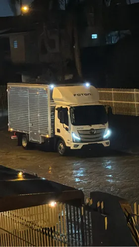 Caminhão foton baú completo