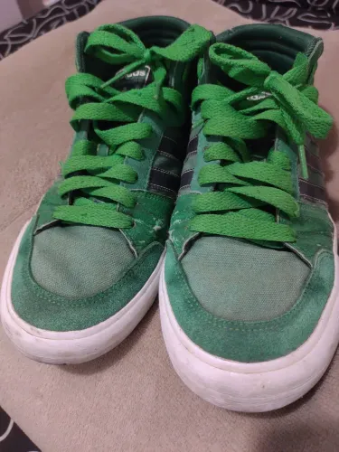 Tênis Adidas Verde - Estilo e Conforto