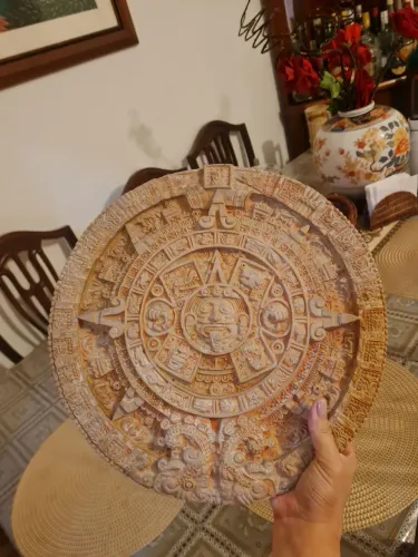 Calendário de parede Maia / Asteca cor Ferrugem, pedra fundida, resistente ao gelo.