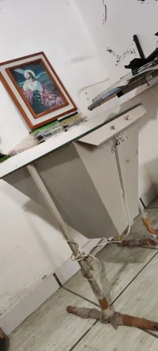 Mesa revelação Silk Screen com três berços.