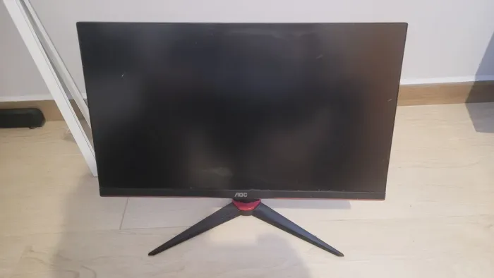 Monitor Gamer AOC com tela de 24" -TELA QUEBRADA
