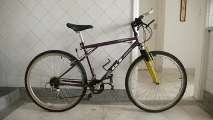 Mountain Bike GT mod. Outpost - Nas fotos ela está suja!