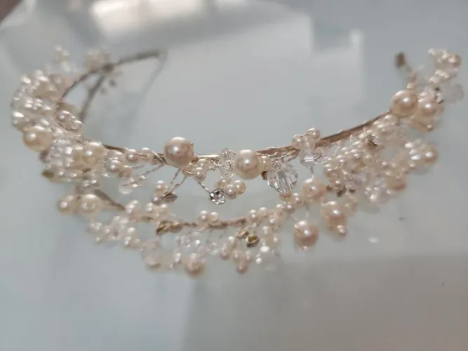 Tiara de noiva com pérolas e cristais
