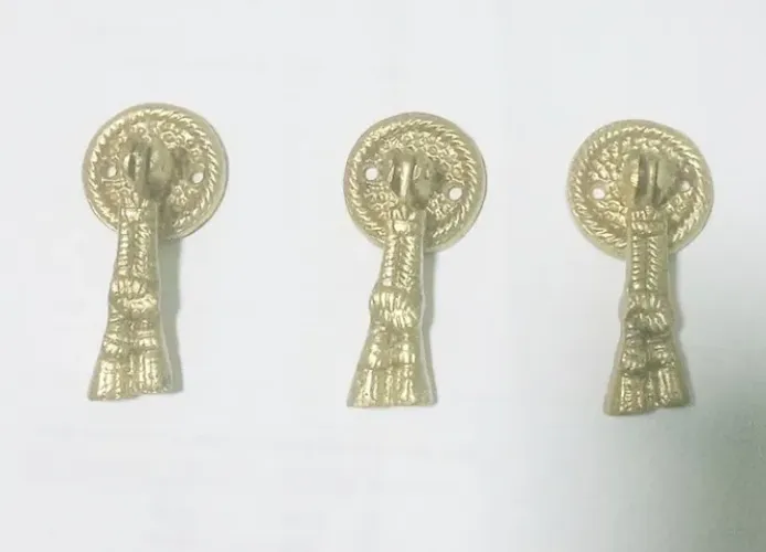 3 puxadores em bronze