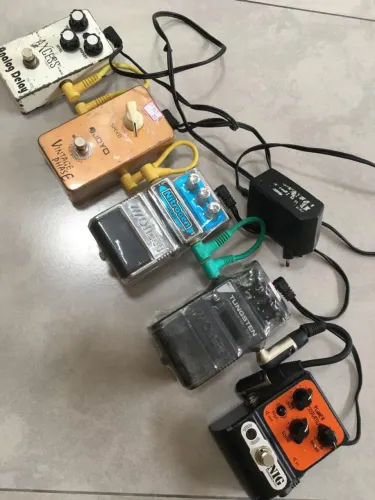 Vendo ou troco Set de pedais + fonte e cabos