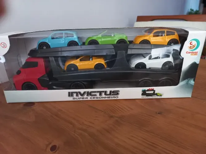 Vendo Caminhão Brinquedo Cegonha mais 5 carrinhos.