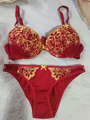 Conjunto Demillus  sutiã + biquíni +fio dental vermelho com bordado dourado