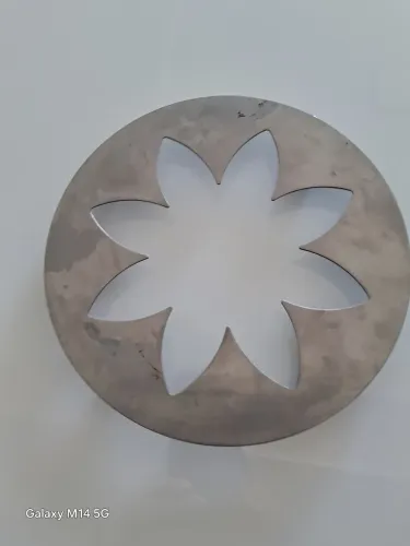 Peça decorativa em metal