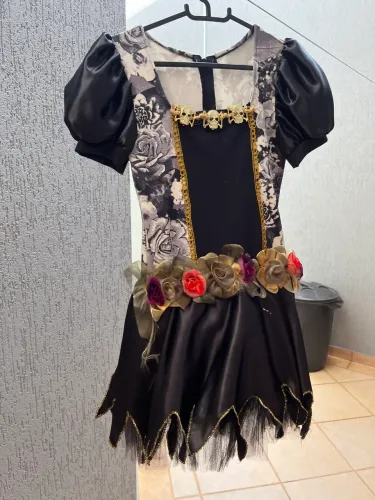 Fantasia INFANTIL Halloween Viúva Negra com Tiara e véu