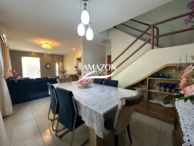 Cond. Dalva Toledo - 250m2 - 04 suítes - 05 vagas - Casa em Flores - Alugo