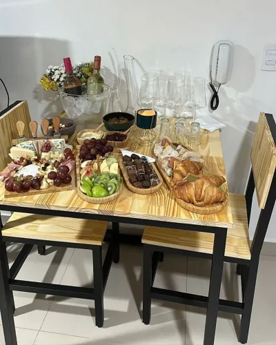 MESA + 2 CADEIRAS