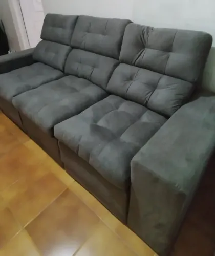 Sofá Retrátil Reclinável 4 Lugares Veludo novo sem uso