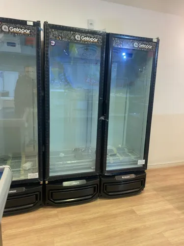 Cervejeira - 2 portas -  Expositora Vertical Gelopar