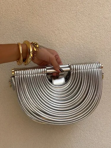 Clutch festa modelo Cleópatra