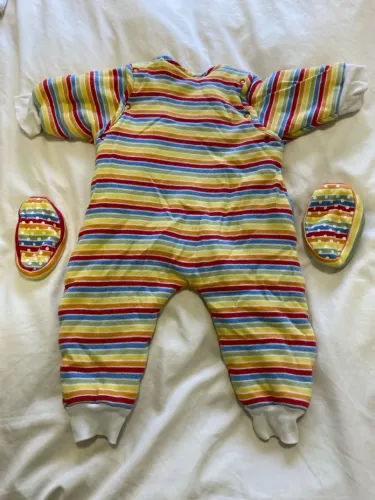 Macacão listrado arco-íris bebê, bem quentinho, alta qualidade da Inglaterra. 6-12m