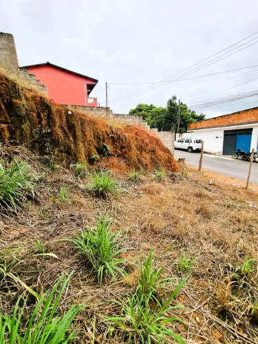 INVISTA NO SEU FUTURO: Terreno Perfeito para Seu Projeto dos Sonhos!