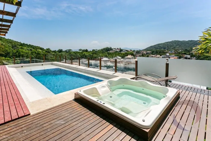Casa de 625m² com 5 suítes em Santo Antônio de Lisboa