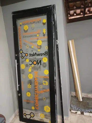 Porta alumínio e vidro