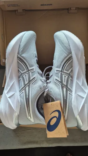 Tênis Asics Novablast 5 ATC