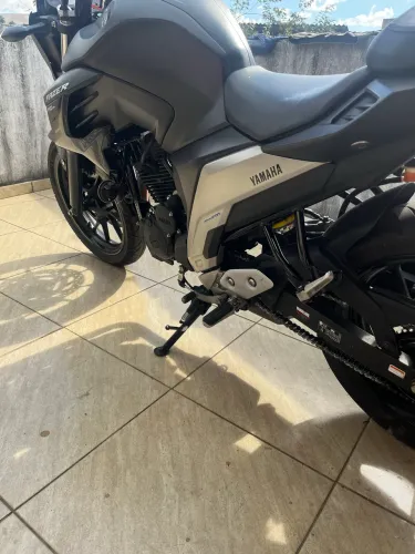 Moto sem detalhes *