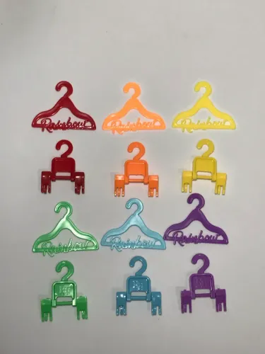 Boneca Rainbow High - lote de 48 cabides 
