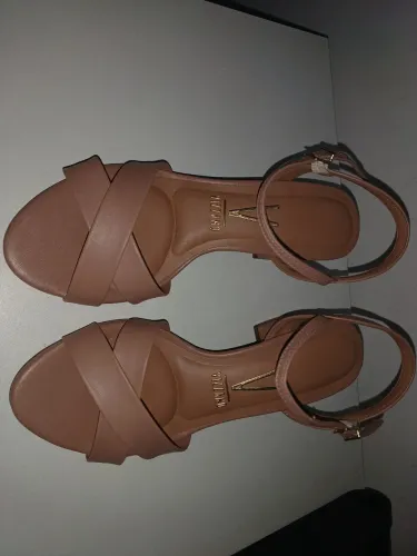 Sandália Vizzano nude salto quadrado média baixa