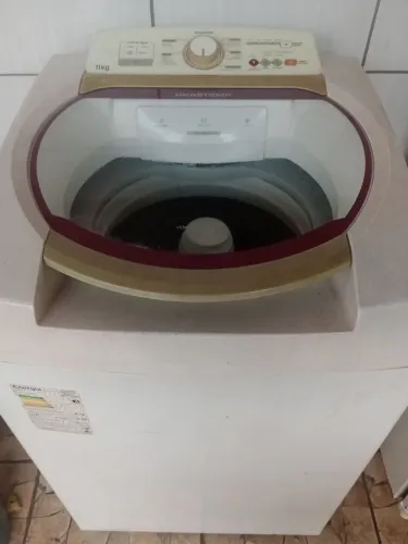 Vendo máquina de lavar roupa funcionando perfeitamente