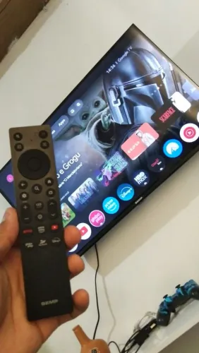 Tv 32 polegadas SEMP Vai fazer 1 mês ainda de comprada tem nota fiscal.