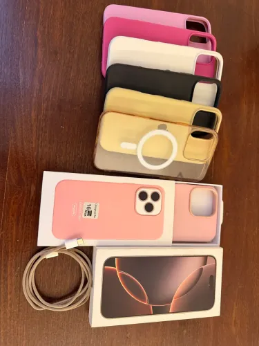 iPhone 16 Pro Max Desert Titanium - Caixa e Cabo Original + Cases