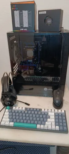 Gabinete + kit xeon(placa mãe , 2 ram e 1 cpu) + 2 coolers + mouse + headset + teclado