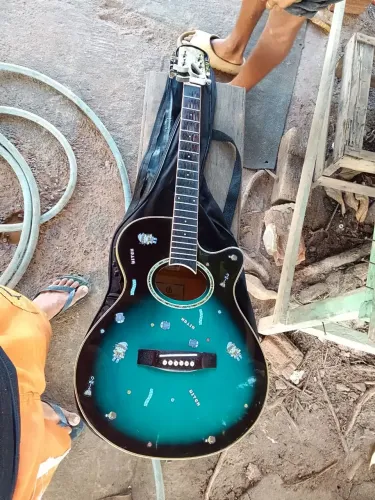 Violão elétrico Gianini  cor azul e preto