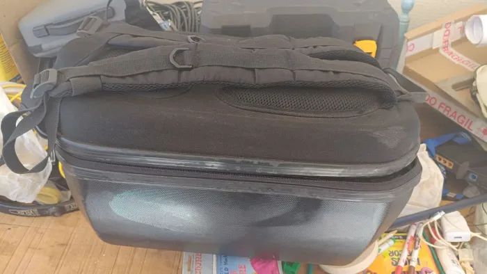 Bolsa de drone mavica com alguns acessórios 