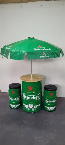 Kit duas banquetas, mesa e guarda sol
