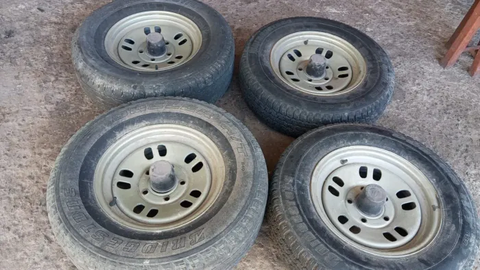 Jogo de rodas F1000 disponível